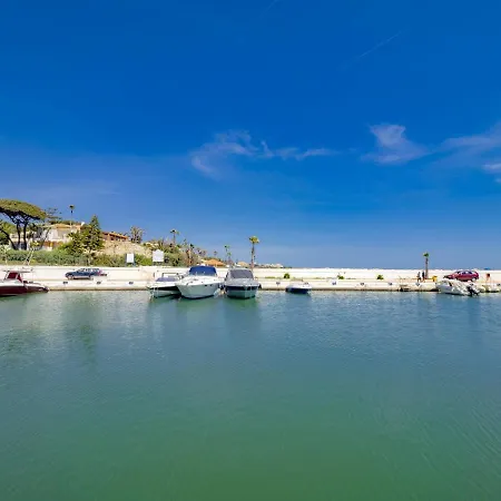 Apartment Cubo's Penthouse Cabopino Port & Parking Marbella