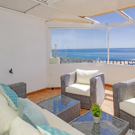 アパート Cubo's Penthouse Cabopino Port & Parking マルベーリャ