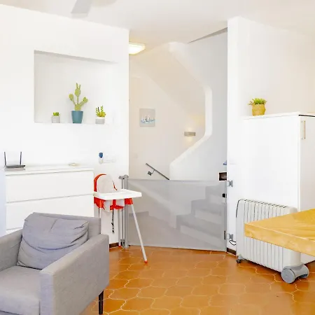 Cubo's Penthouse Cabopino Port & Parking *