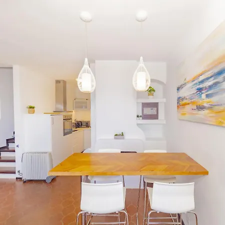 Cubo's Penthouse Cabopino Port & Parking *