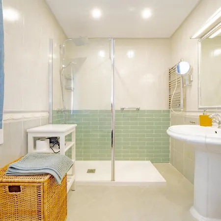 Cubo's Penthouse Cabopino Port & Parking *