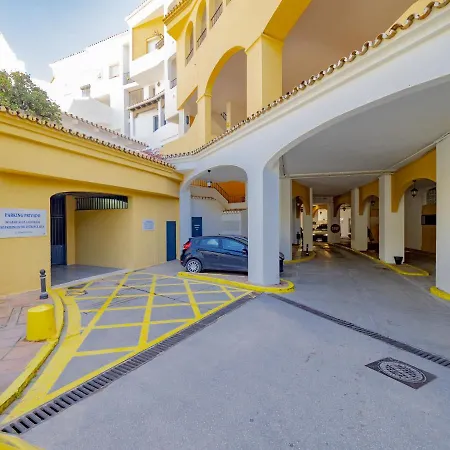 Cubo's Penthouse Cabopino Port & Parking * 马尔韦利亚