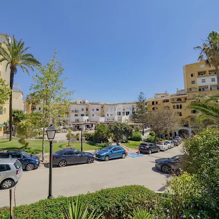 Cubo's Penthouse Cabopino Port & Parking *