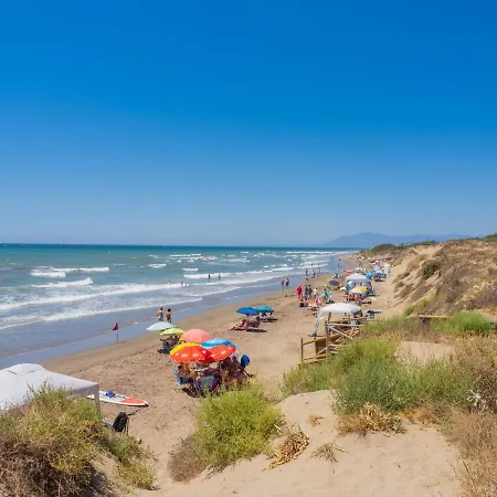 Cubo's Penthouse Cabopino Port & Parking 公寓