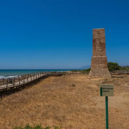 Cubo's Penthouse Cabopino Port & Parking 马尔韦利亚