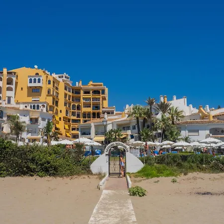 Cubo's Penthouse Cabopino Port & Parking