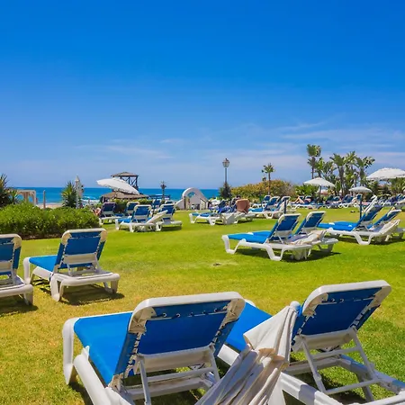 Cubo's Penthouse Cabopino Port & Parking