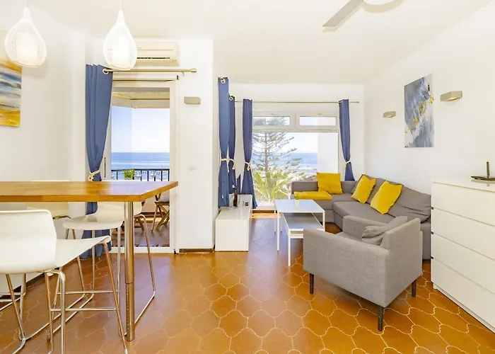 아파트 Cubo's Penthouse Cabopino Port & Parking