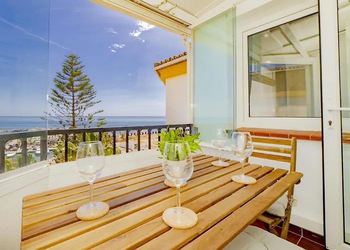 아파트 Cubo's Penthouse Cabopino Port & Parking *