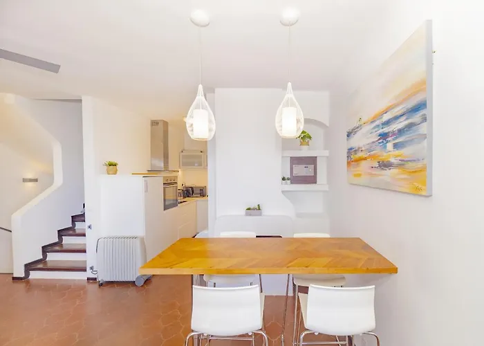 Cubo's Penthouse Cabopino Port & Parking *