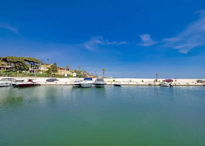 아파트 Cubo's Penthouse Cabopino Port & Parking 마르베야