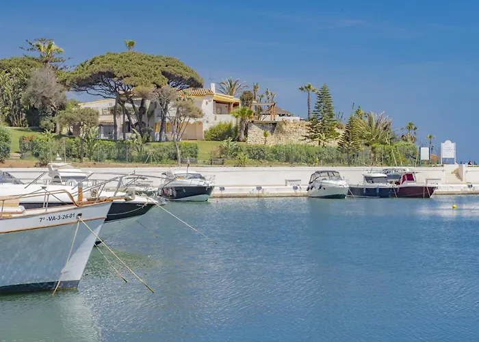 아파트 Cubo's Penthouse Cabopino Port & Parking