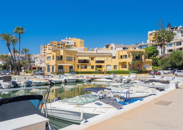 아파트 Cubo's Penthouse Cabopino Port & Parking *