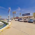 Cubo's Penthouse Cabopino Port & Parking *
