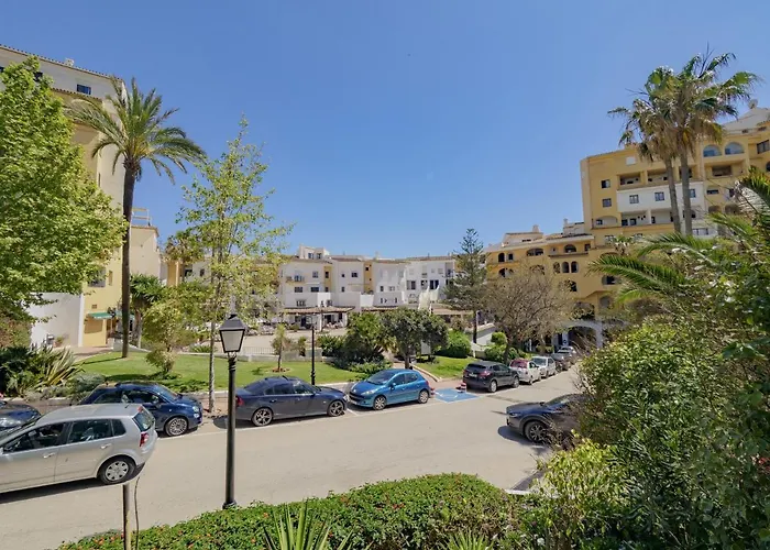 Cubo's Penthouse Cabopino Port & Parking *