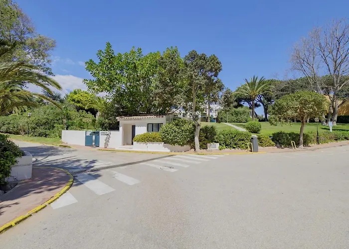 Cubo's Penthouse Cabopino Port & Parking Апартаменты